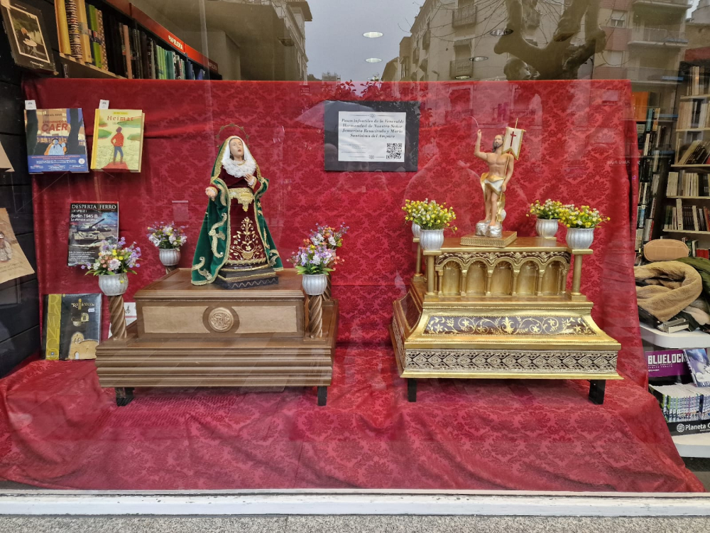 PREPARANDO LA PROCESIÓN INFANTIL