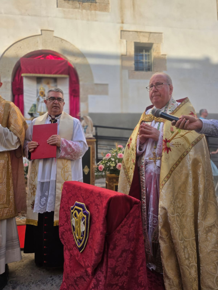 UN ALTAR PARA EL SANTISIMO SACRAMENTO
