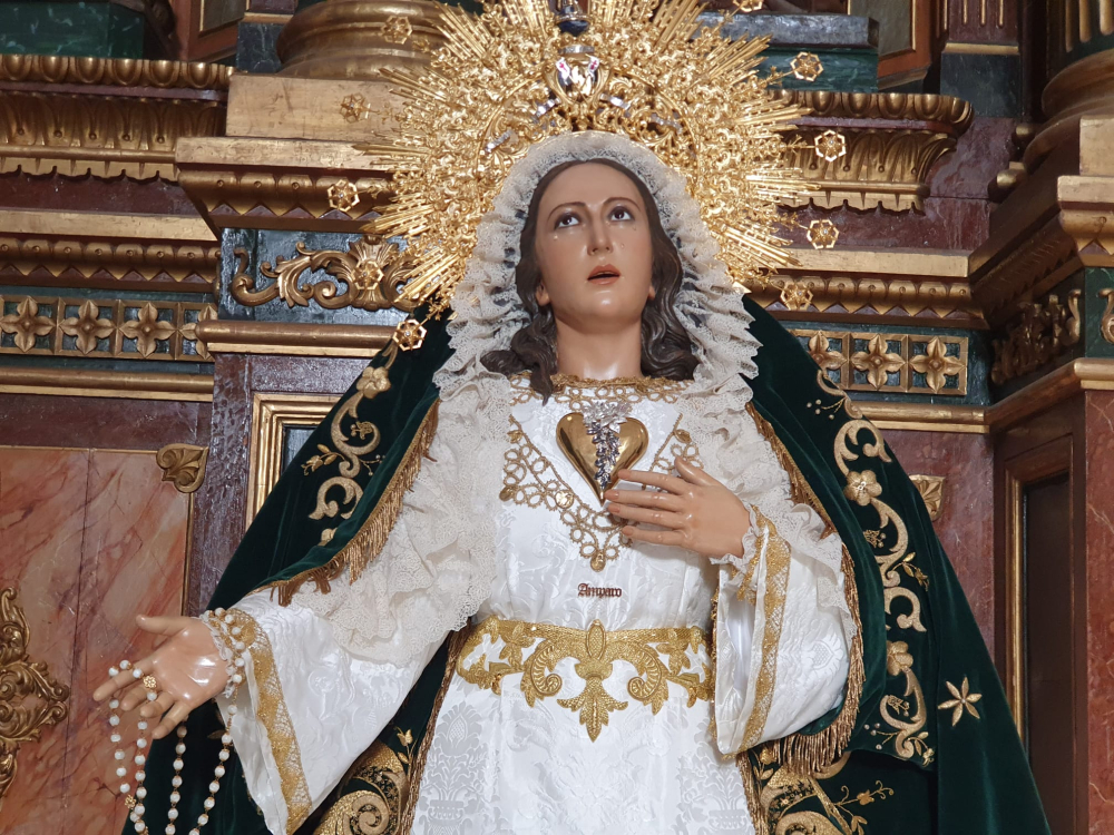 DEDICAMOS OCTUBRE A NUESTRA MADRE, MARÍA SANTÍSIMA DEL AMPARO